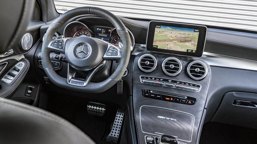 Торпедо Mercedes-AMG GLC63 S 4Matic+ (X253) 2017 года  (фото 60 из 80)